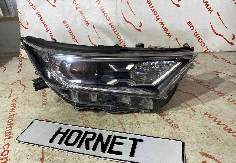 Фара передняя правая Toyota RAV-4 2019 ксенон