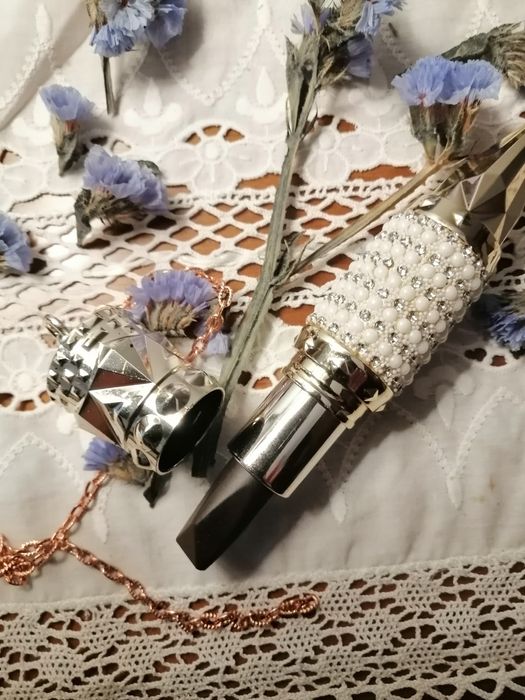 Batom lindérrimo com três tonalidades diferentes