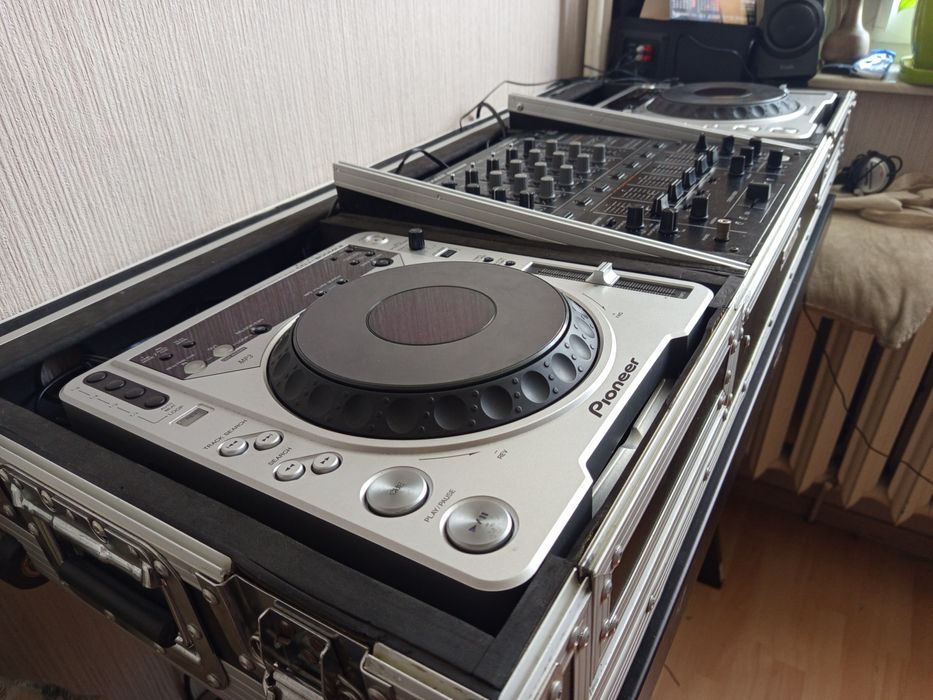 Pioneer DJ800 mp3 . Pioneer DJ M500. Po pełnym serwisie  Casce