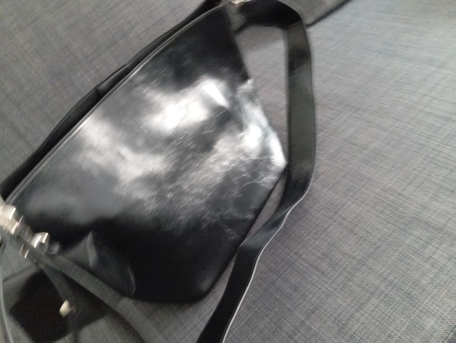 Nova bolsa de couro feminina de marca de designer independente. Por fa
