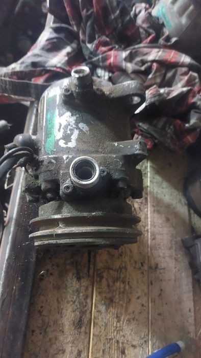 Компрессор кондиціонера BMW E30 E32 64521385000
