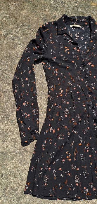 Vestido florido preto Pull &Bear S