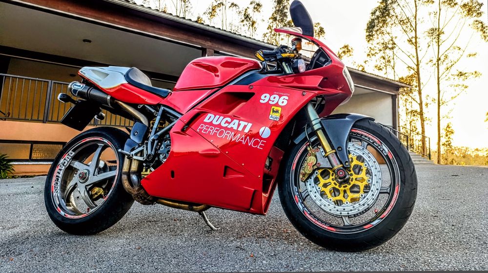 Vendo belíssima Ducati 996
