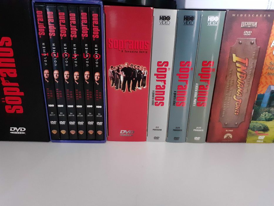 Colecção de DVDS com várias séries, filmes