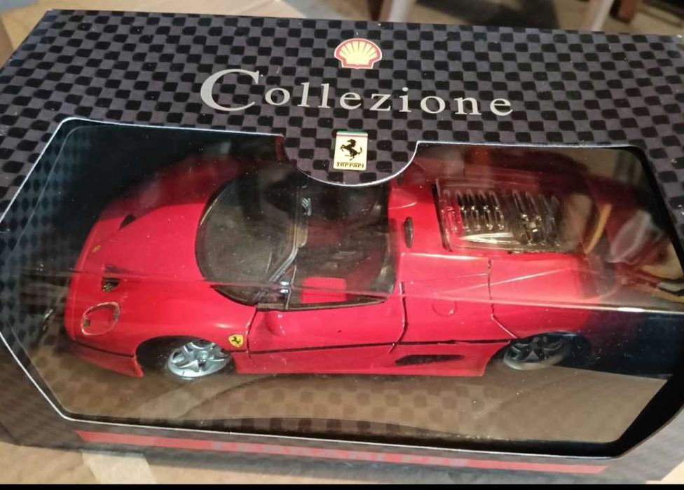 Carros de coleção da Porsche e da Ferrari