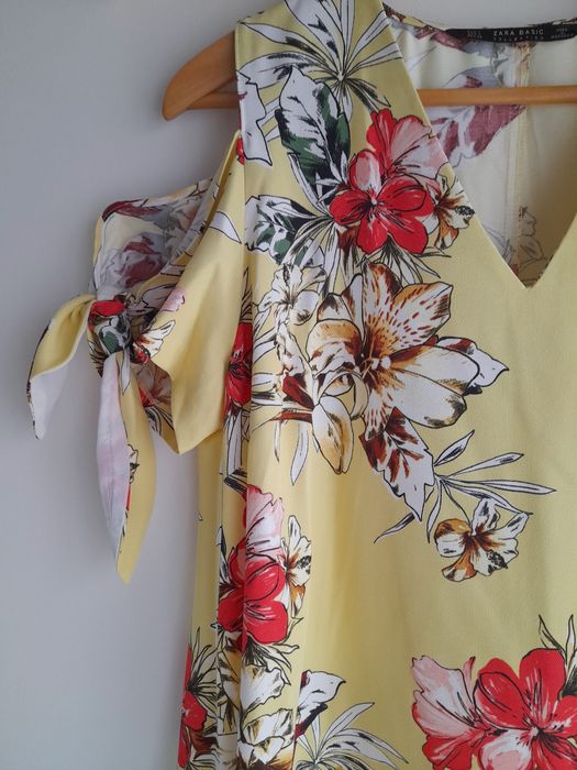 Vestido floral Zara