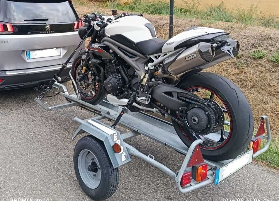 Reboque para motociclo.