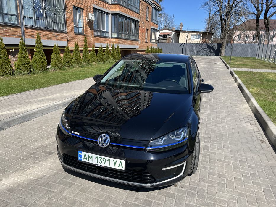 Автомобіль VW e-Golf, 2017