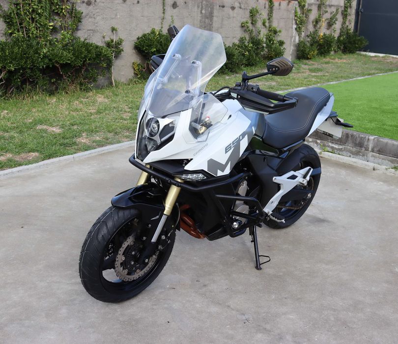 CF Moto 650 MT Impecável