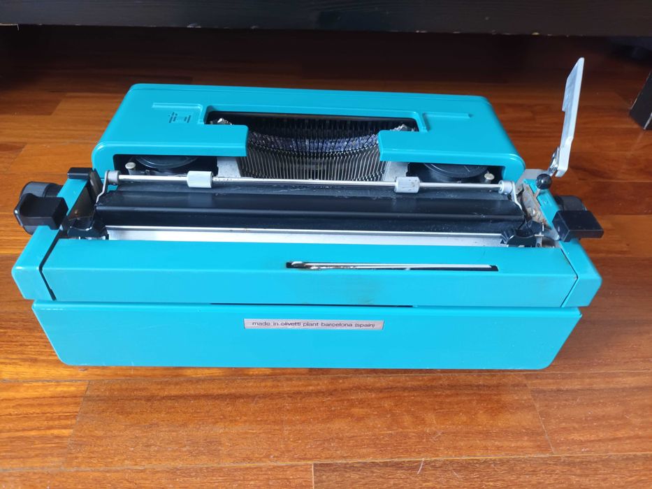 Máquina de escrever Olivetti Studio 45