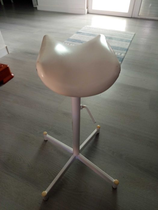 Máquina pedicure e apoio de pés