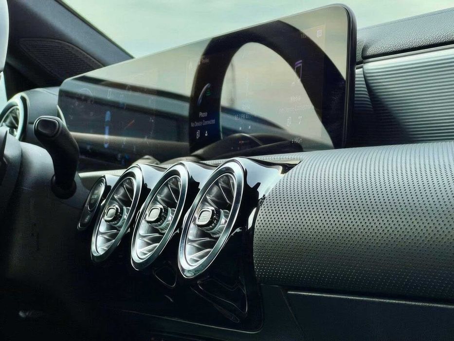 Mercedes CLA      2022