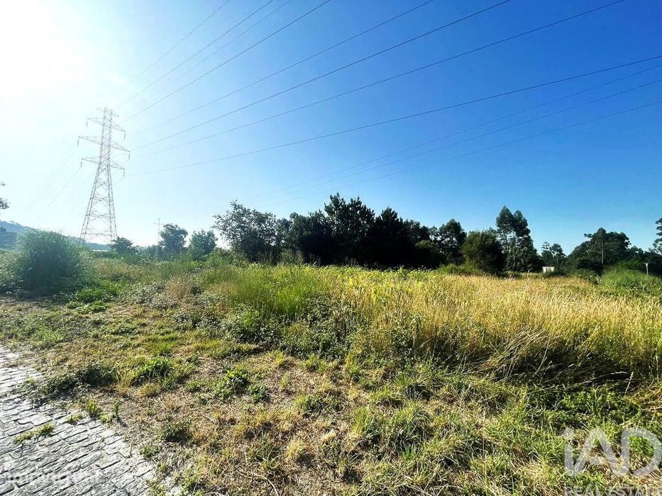 Terreno para construção em Mujães de 256,00 m2