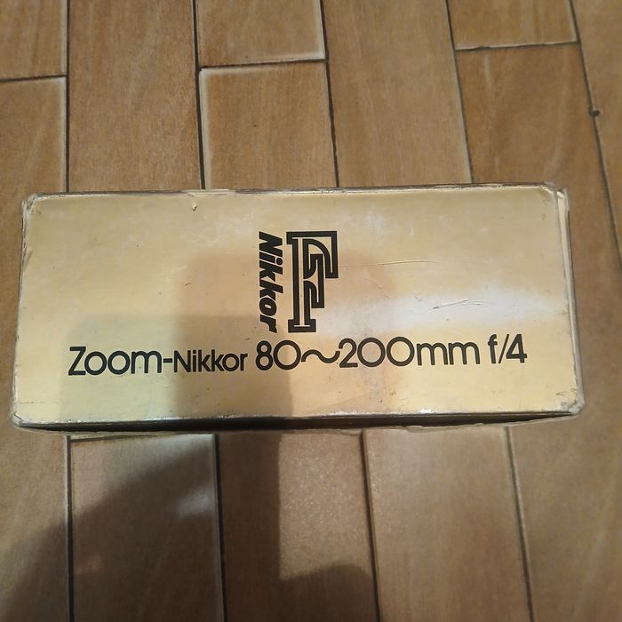 Продам об'єктив Zoom-Nikkor 80-200 mm f/4.