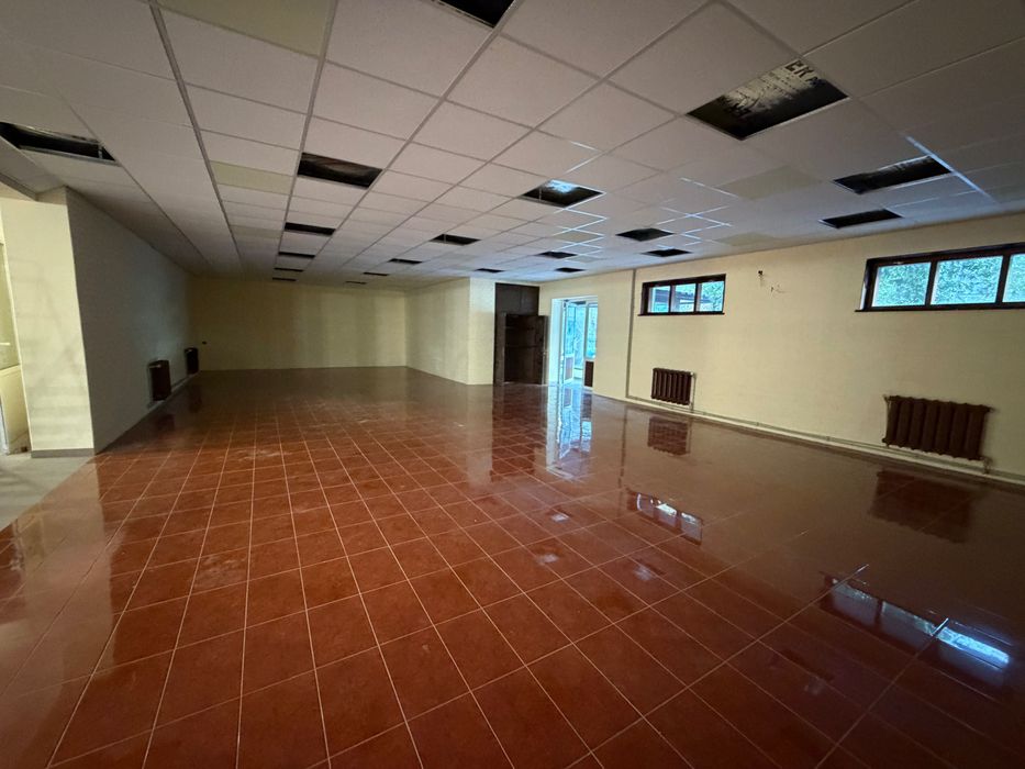 Приміщення під магазин в спальнику, вул. Мазепи