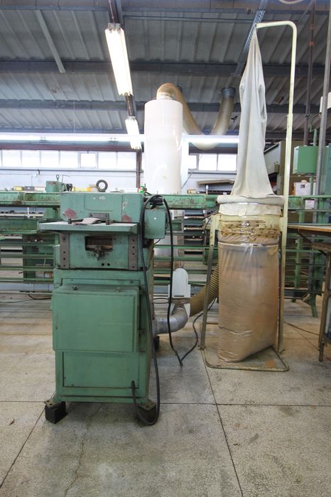 Máquina de igualizar couro Bruggi com sistema de aspiração