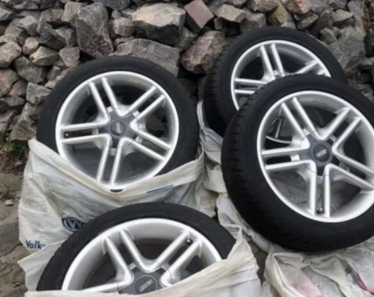 Літня резинаДиски на авто r17  5/114.3