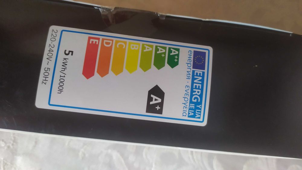 Komplet nowych żarówek Diall LED 340 w kartonie