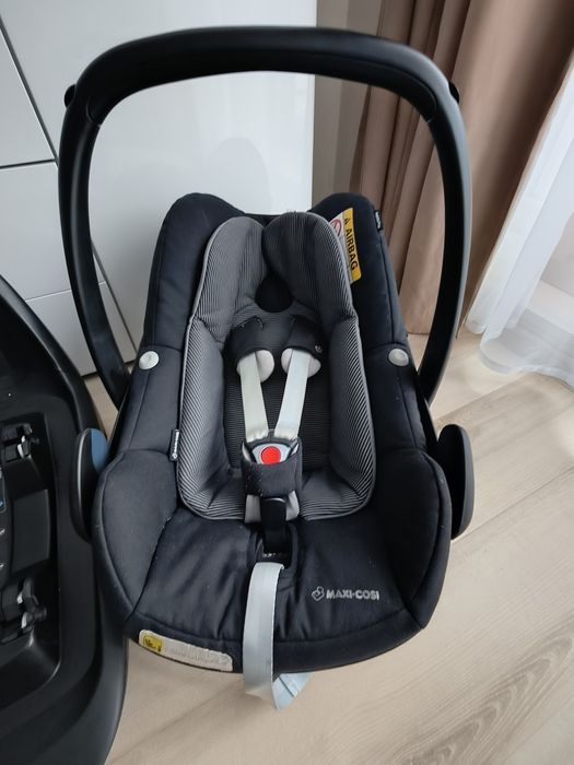 Zestaw fotelików maxi cosi 0-13, 9-18 z bazą