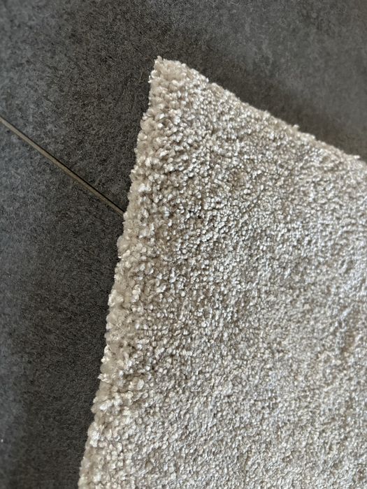 Nowy dywanik 80x80 cm