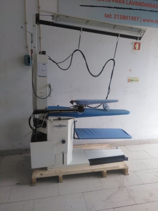 Mesa de Passar Industrial com Caldeira e Ferro