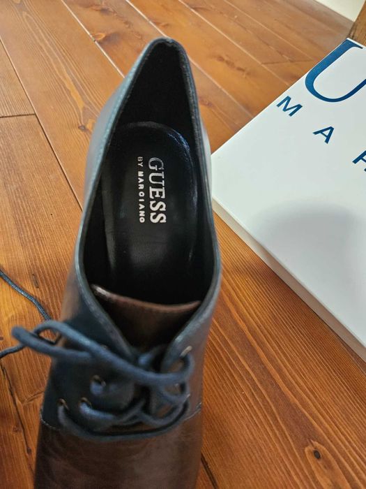 Czółenka GUESS 38
