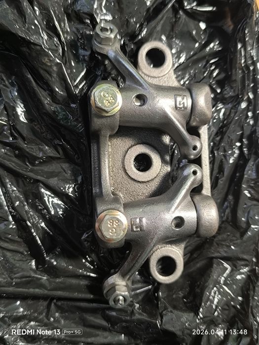 Продам  коромисло клапанів (рокер)4Т  CG125/150(пара) (+штанги )