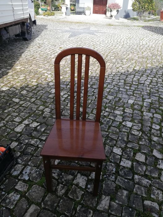 Cadeira em madeira