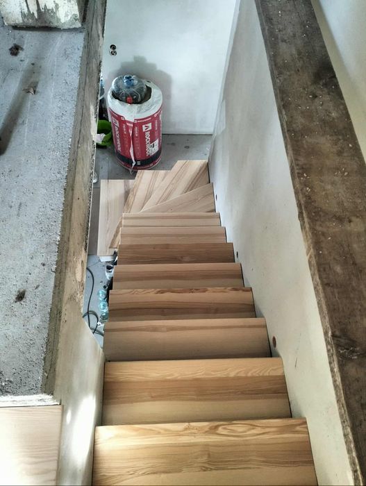Stopnie drewniane schody