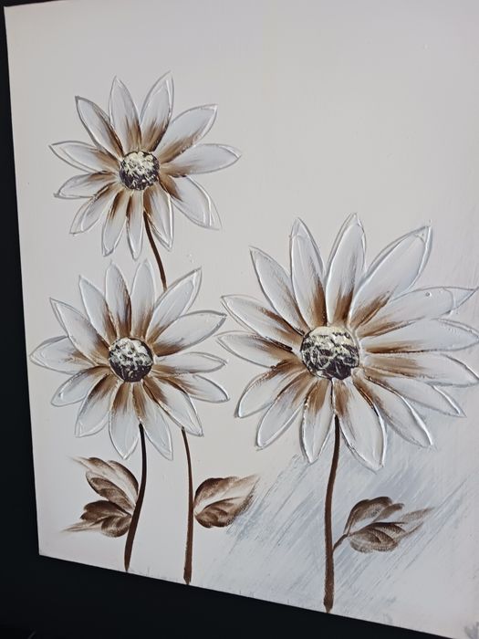Quadros  pintados em tela.
