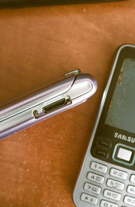 Мобильные телефоны 3шт