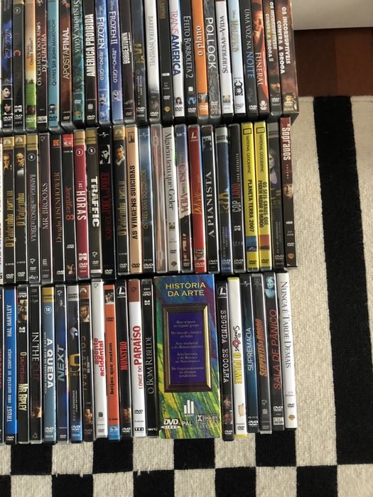 DVD Philips + 250 discos de DVD originais alguns ainda novos