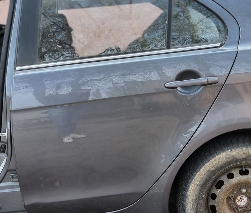 Mitsubishi lancer VIII drzwi lewy tył A39