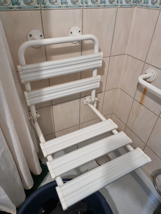 Rozkładane siedzisko pod prysznic
