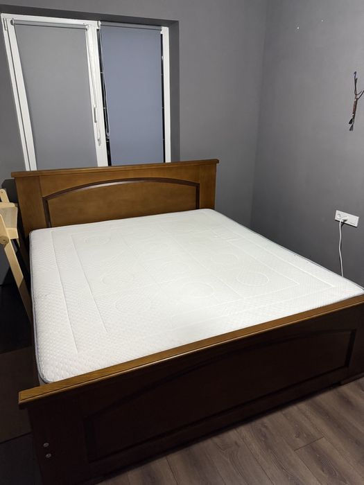 Продається деревʼяне ліжко ручної роботи з ортопедичним матрасом