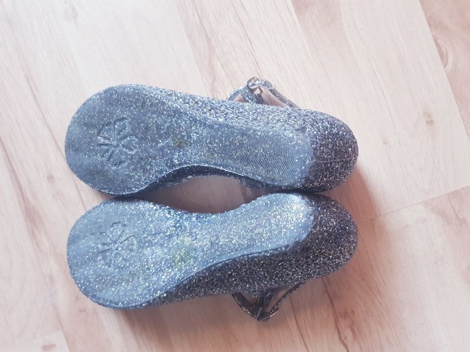 Gumowe sandały na koturnie marki Shushi rozmiar 36/37.