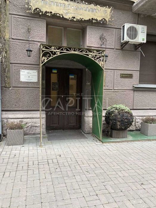 Продаж фасадного приміщення Грушевського Печерськ Центр метро Київ