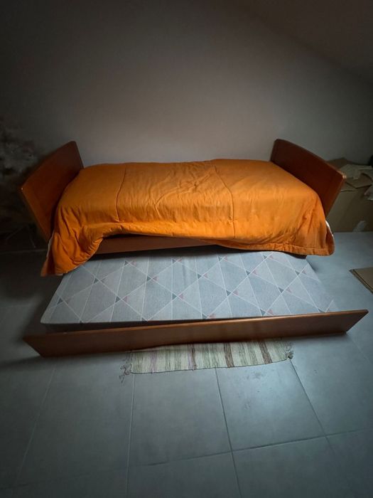 Cama com gaveta + 2 colchões