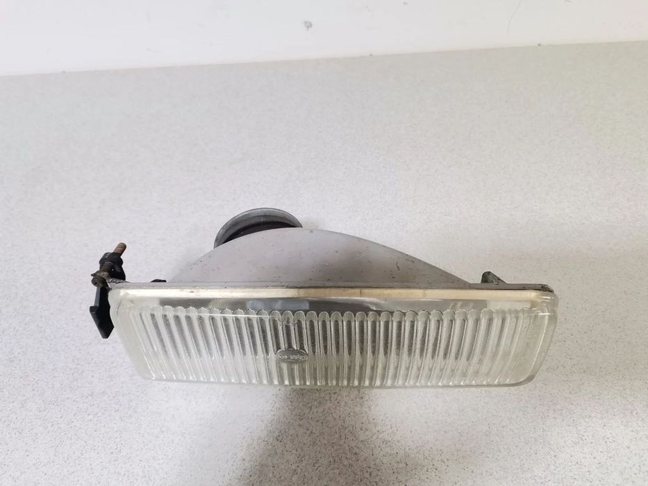 halogen lampa przeciwmgielna prawa opel senator b 87-93 301132042 hella