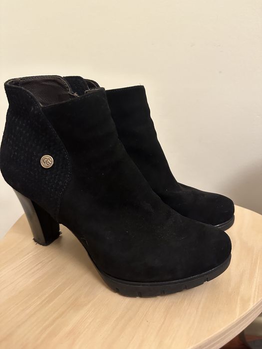 Botins com pouco uso de camurça