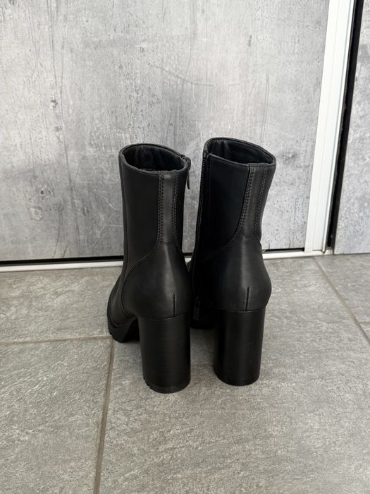 Botki na słupku Clara Barson WS5881-03