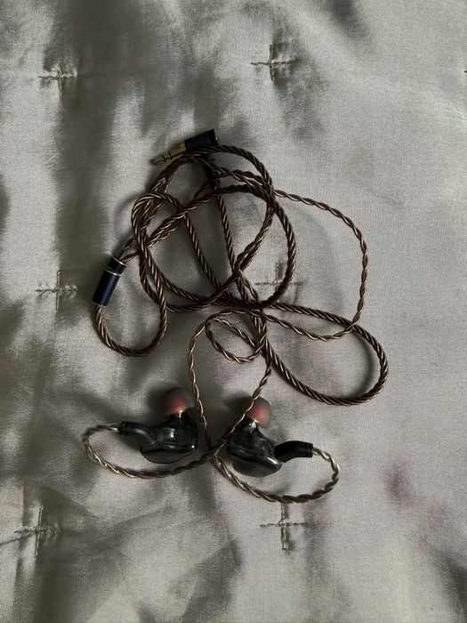 Продам навушники Fiio FH1S
