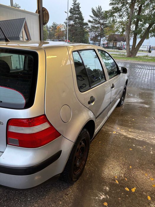 Volkswagen Golf 1.6 MPI 105 KM 2002r.