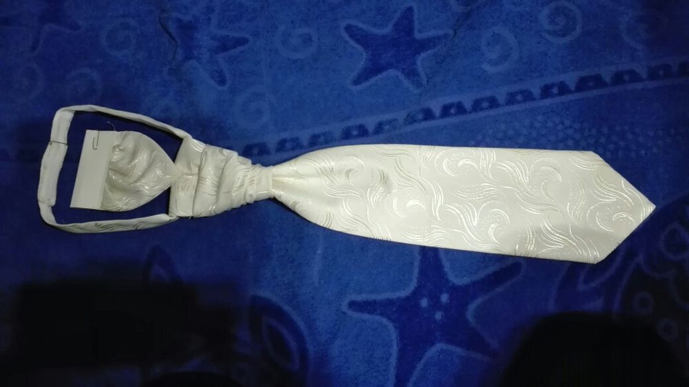 Krawat ślubny z butonierką