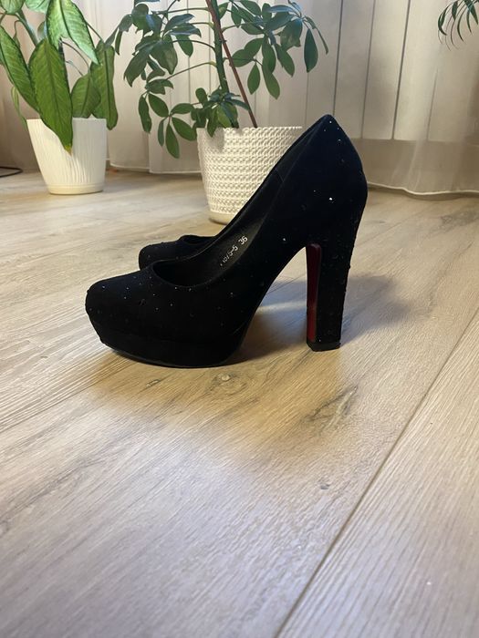 Чорні туфлі  36 розмір