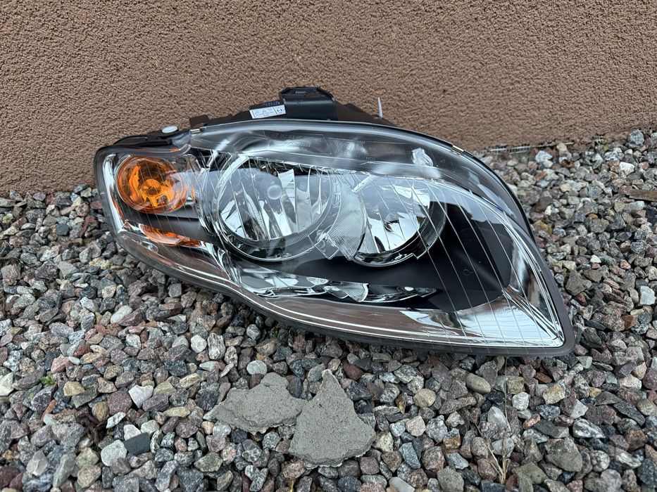 Lampa prawa przednia Audi A4 B7