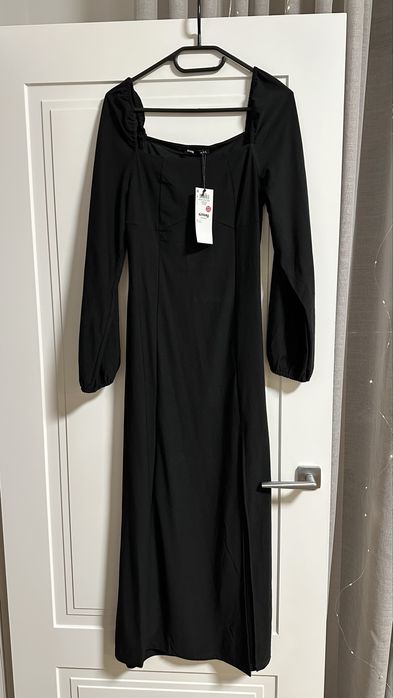 Платье черное sinsay