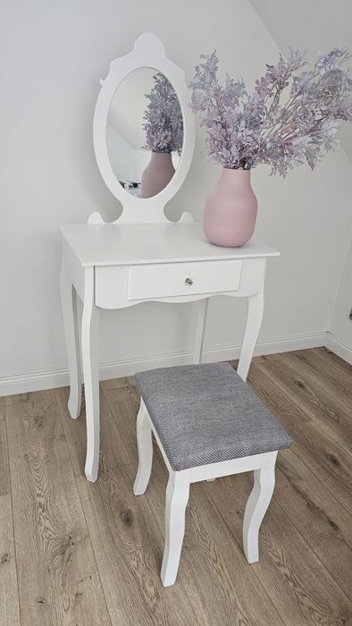 Toaletka + krzesło JYSK ! Stan bardzo dobry.