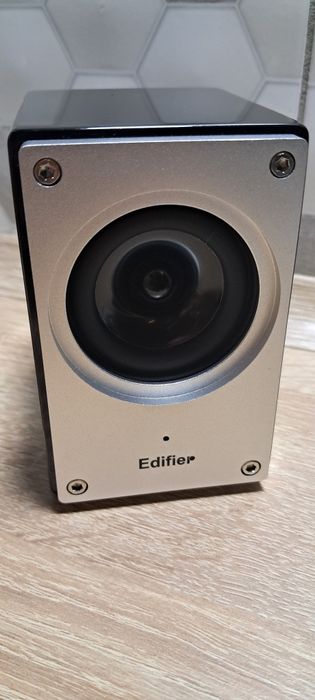 Продам эксклюзивные акустические колонки Edifier MP210  Black/Silver