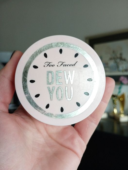Too Faced Puder Rozświetlający Dew You